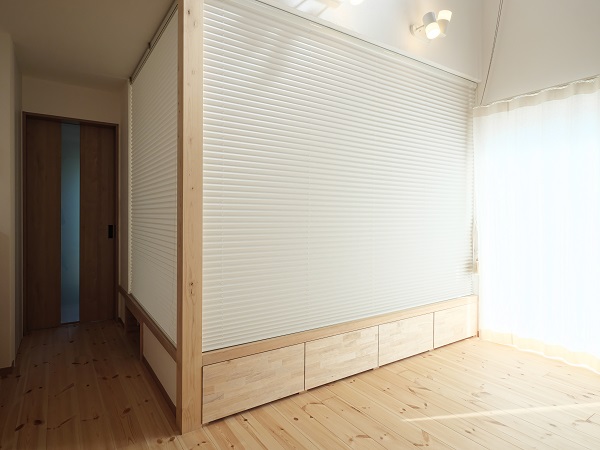 プリーツスクリーンを和室の仕切りに 京都の注文住宅 三浦製材 パッシブデザインで無添加住宅を施工